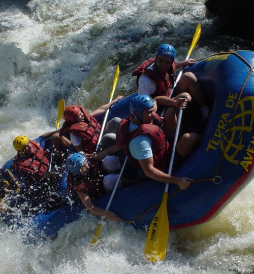 1200px-Rafting_em_Brotas
